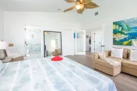 Latitude 24!  Cabana Club access, deep canal, jacuzzi, kayaks, ice machine.