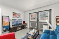 NoHo Stone Bungalow w/AC, W/D, 2 Smart TVs w/Speedy WiFi at Forest & Beaver St