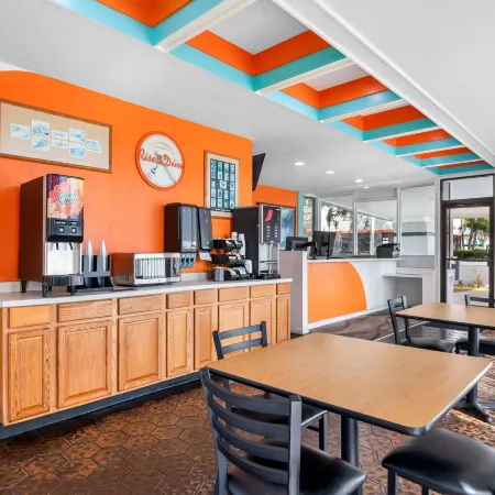 Howard Johnson by Wyndham Vero Beach / Downtown