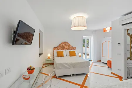 Torre Paradiso Отели рядом с достопримечательностью «Piazza centrale minori»