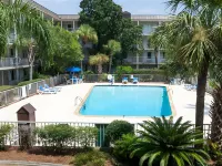 Days Inn by Wyndham Kenner/New Orleans Airport South - ที่มีสระว่ายน้ำ