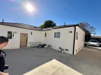 Charming 2-bedroom apartment with WiFi, AC in beautiful Burbank