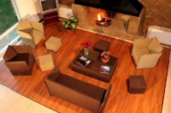 蒂拉特胡爾策旅館及公寓 埃爾卡拉法特酒店