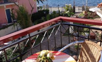 Niki Studios Sea - Front