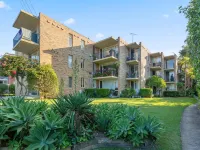 Chic 1-Bed Apartment by Balmoral Beach Hotels near Taronga Zoo