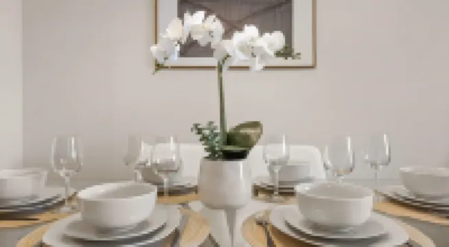 令人驚嘆的聯排別墅，帶私人泳池和遊戲室