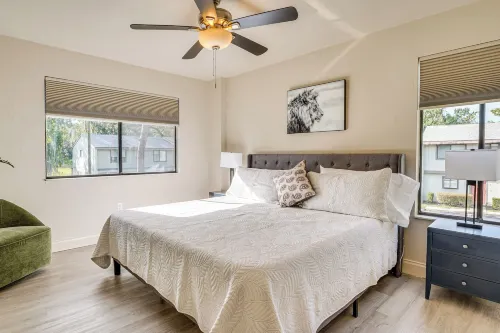 2 Mi to UF Campus: Modern Condo w/ Pool Access! - Condos
