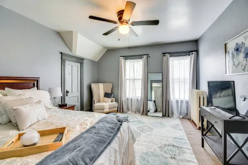 < 2 Mi to Hospitals & University: South Wedge Apt! - 3-Star