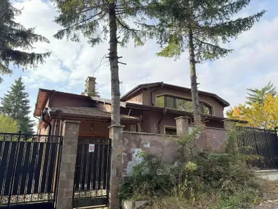 ยาเรมา ฟอเรสต์ เฮาส์ โรงแรมใน