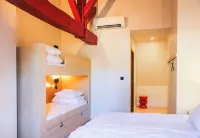 Mustard Hostel فنادق في ديجون