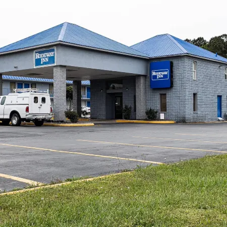 Rodeway Inn & Suites