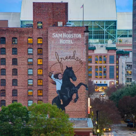 The Sam Houston Hotel, Tapestry Collection by Hilton Отели рядом с достопримечательностью «Станция хьюстонского скоростного трамвая Preston»