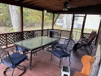 Lake Cumberland Retreat #1 near Somerset, Boat Ramps and Pet Friendly.