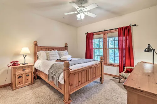 Spacious Lake Arrowhead Home w/ Putting Green - parking