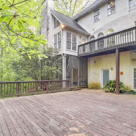 3 Mi to Roswell Riverwalk: Spacious Getaway!