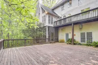 3 Mi to Roswell Riverwalk: Spacious Getaway! - 4-Star