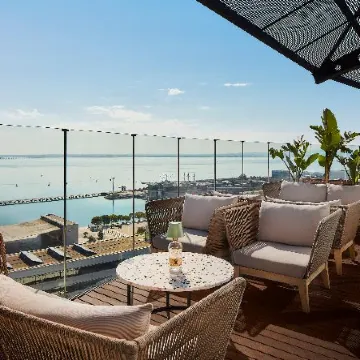 Tivoli Oriente Lisboa Hotel Отели рядом с достопримечательностью «Edificio Atlantis»