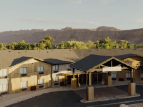 سلاكلاين مواب، ٔوتسيت كوليكشن باي هيلتون فنادق في مواب