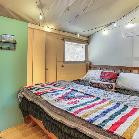 16 Mi to Lookout Mtn: Glamping Tent w/ Hot Tub