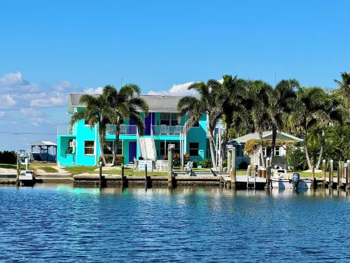 MALU LANI Inn & Marina