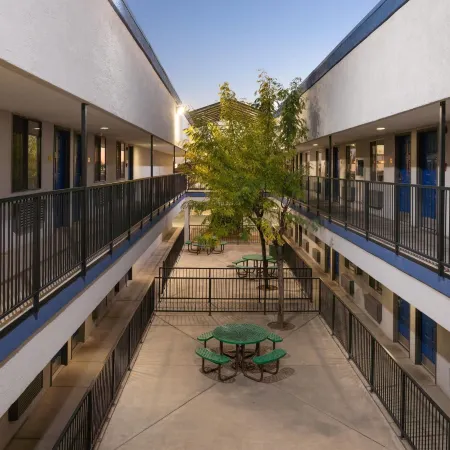 Travelodge by Wyndham Albuquerque West
