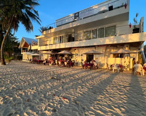 Sundown Resort & Austrian Pension House Hotel dekat Pantai Cagban