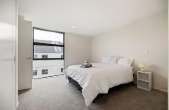 Group and Family Friendly - 3 Bedroom Townhouse with Garage Hotels in 