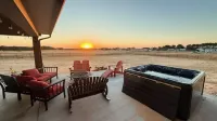 Relaxing Ranch Style Lake House/ Hot Tub Getaway!!! Pet Friendly!!!