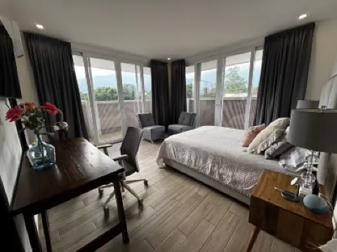 Luxury 3BR Penthouse City Mall SPS Hotels in 