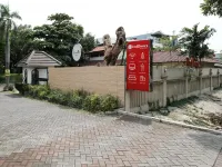 RedDoorz @ Wiyung 2 Hotels in Wiyung