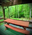 A Cozy Creekside Hideaway for Two — Fireplace, Hot Tub & Quiet Woods