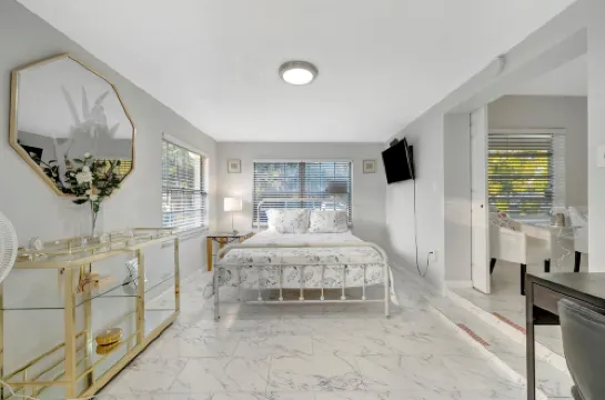 Sleeps 8 Near Busch Gardens With BBQ and Fenced Yard