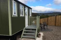 Cabin for 2 with Walks WiFi Bat and Restaurant