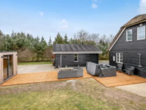 "Benita" - 400m to the Fjord Hotels in Skjern