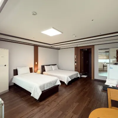 Mokpo Family Tourist Hotel Hôtels à proximité de : Gare de Mokpo