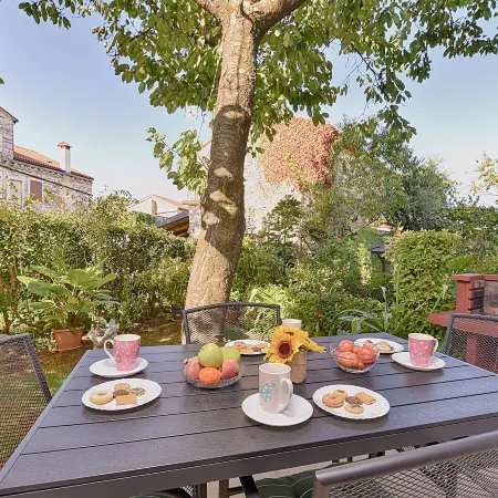Welcoming apartment with garden