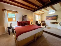Old Taos Guesthouse B&B - Bãi đậu xe