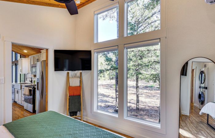 Fire Pit, Deck! Modern Tiny Home in Piney Woods