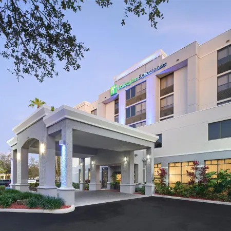 Holiday Inn Express & Suites KENDALL EAST - MIAMI by IHG