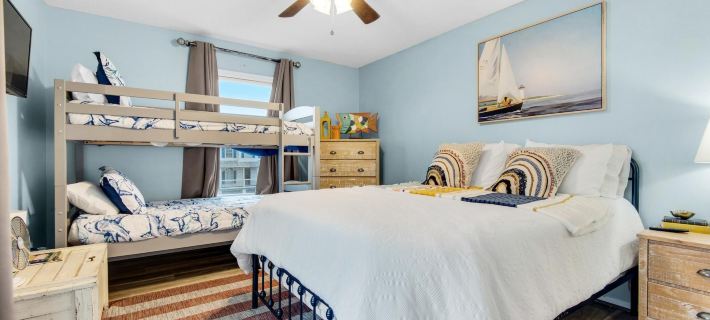Boardwalk B2 Hotels in Pensacola Beach