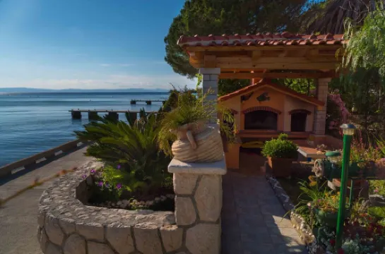 อพาร์ตเมนต์ แองกา