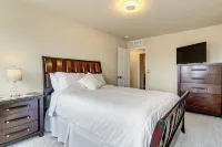 Modern Aurora Home 17 Mi to Downtown Denver!