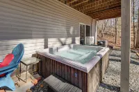 2 Mi to Dtwn Ellijay! Outdoorsy Escape w/ Hot Tub - Wifi