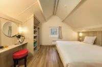 勒阿爾迪尼斯中央酒店 - 停車場