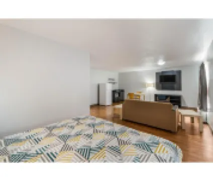 Studio 6 Laredo, TX - North I 35