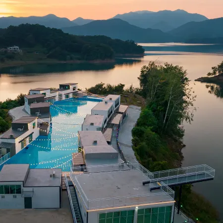 Jecheon Petit Foret Pool Villa Отели рядом с достопримечательностью «Храм Чонбанса»