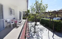 Spacious flat with terrace in Umag