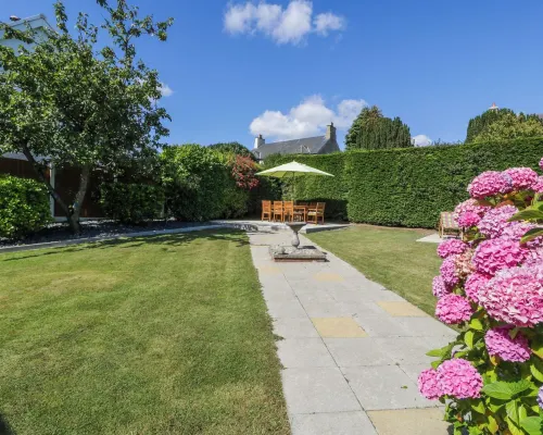 Bay View Hotels in Llanfair-Mathafarn-Eithaf