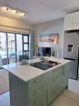サニー ステイズ クール バイ ザ プール - ランゲバーン
