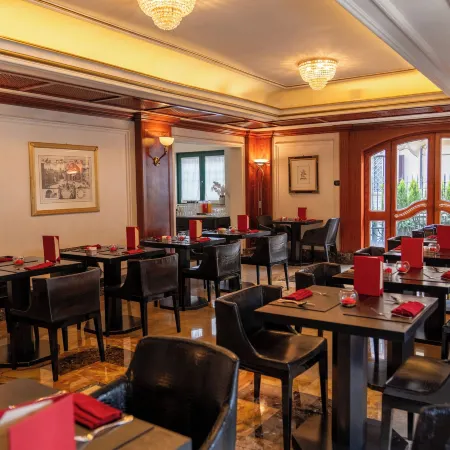 River Chateau Hotel